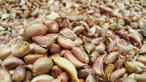 Full frame shot of garlic cloves