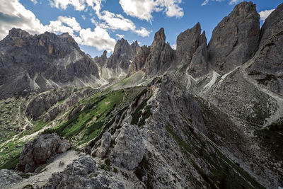 Cadini di misurina panorama on hiking mountain path, trentino, italy