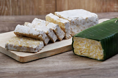 Close-up of bread on cutting board