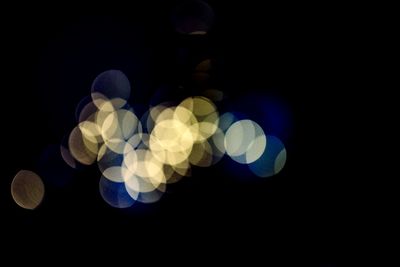 Defocused image of lights against black background
