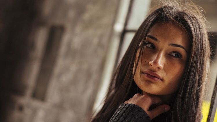 person, young adult, headshot, lifestyles, looking at camera, portrait, young women, leisure activity, front view, smiling, long hair, indoors, close-up, happiness, childhood, focus on foreground, head and shoulders