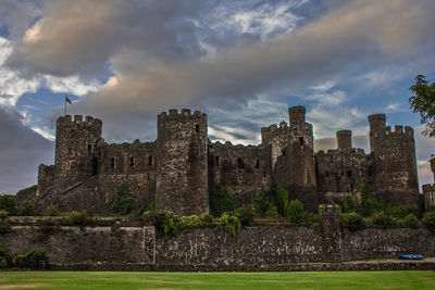 View of old ruin building against cloudy sky