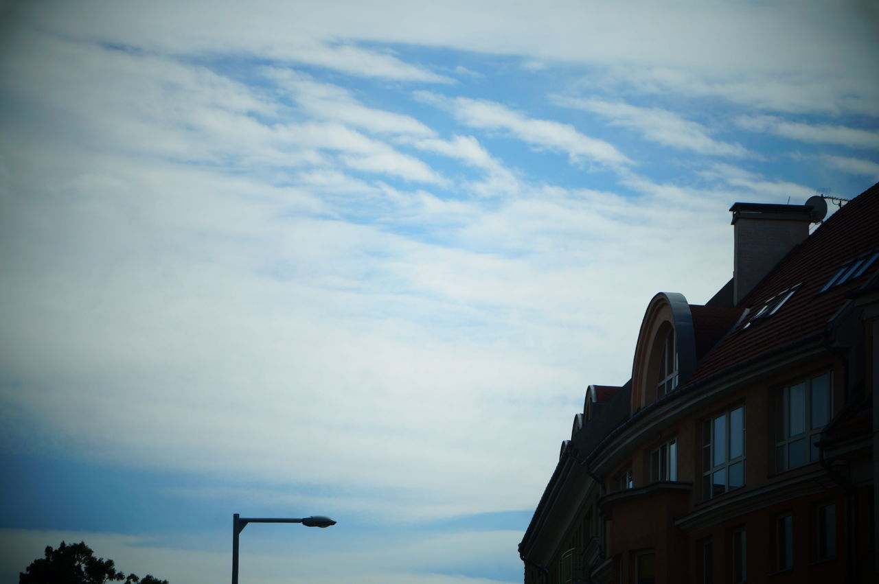 LOW ANGLE VIEW OF BUILDINGS AGAINST SKY