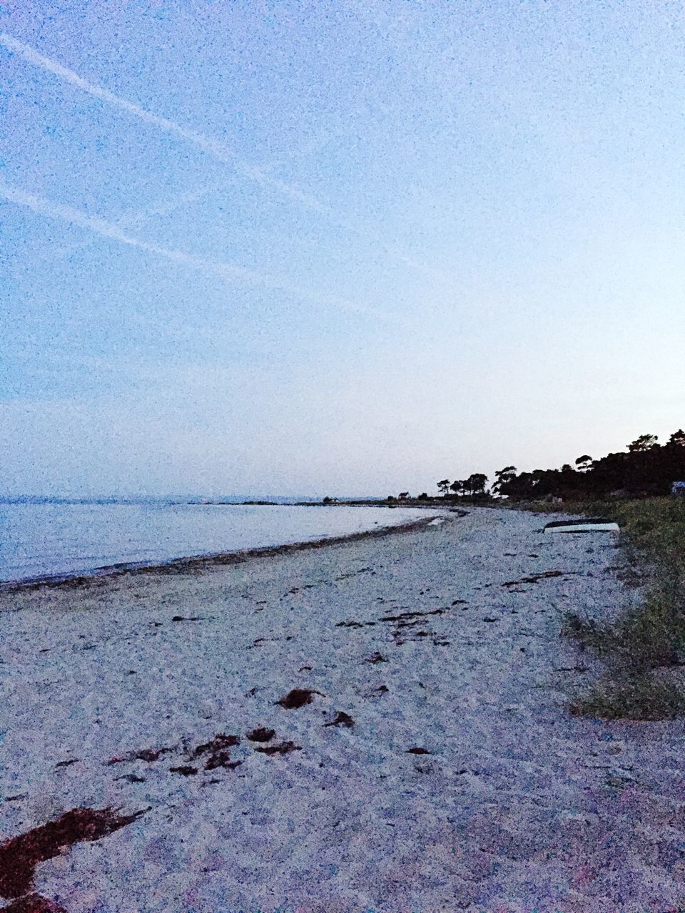 water, sea, beach, horizon over water, tranquility, tranquil scene, copy space, clear sky, shore, scenics, beauty in nature, nature, blue, sky, sand, outdoors, coastline, built structure, no people, idyllic