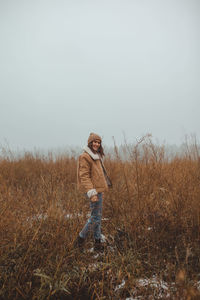 Women standing in a foggy late autumn winter field