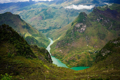 A glimpse at nho que river in ha giang, vietnam. scenic view of moutains against sky.