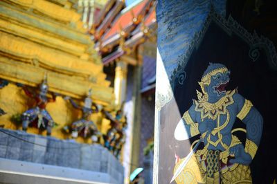 Carvings on wall at wat phra kaew