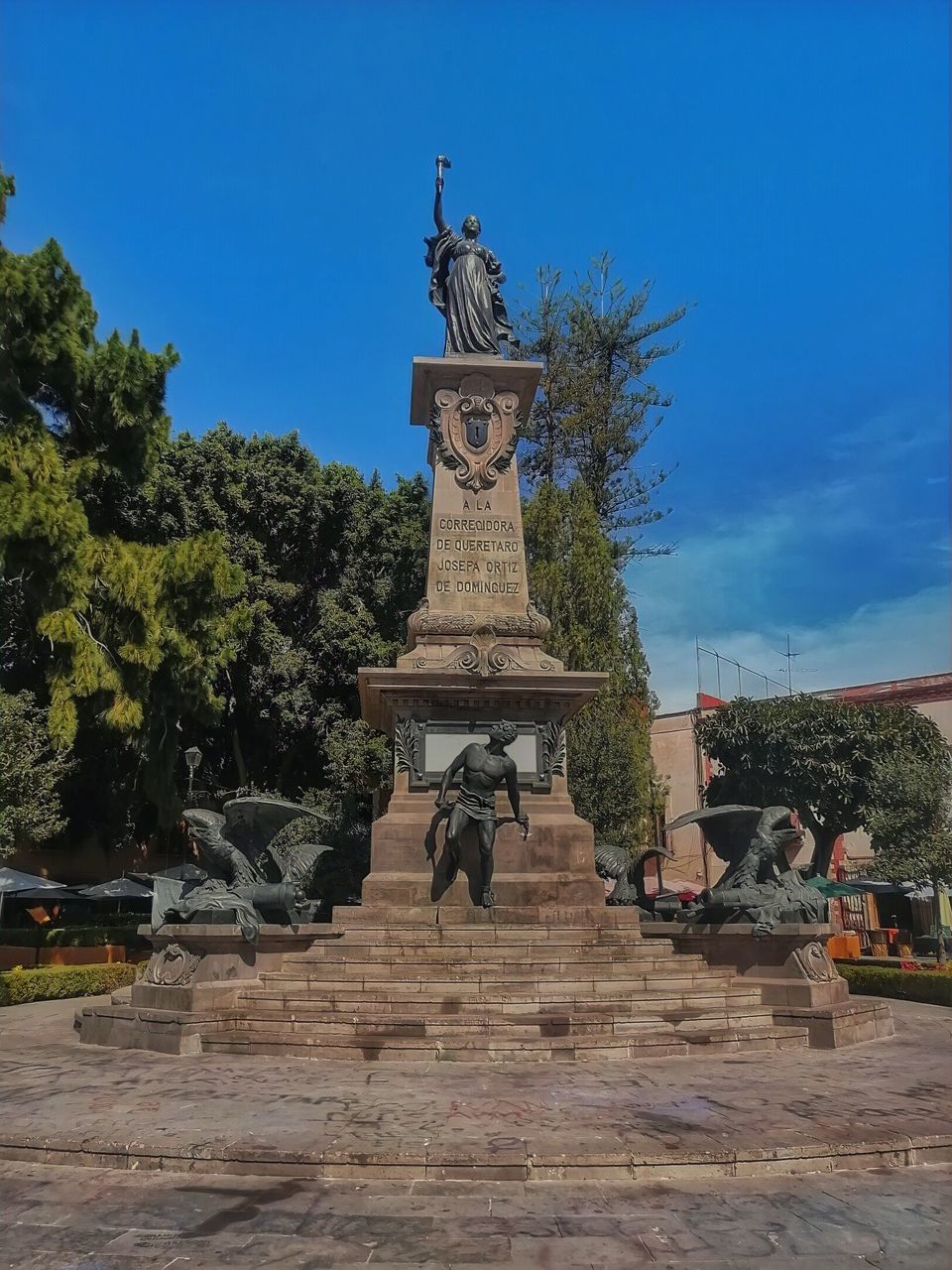 Corregidora Fotografia PhonePhotography Querétaro Photooftheday Paseo Clouds Sky Enero Mexico City Tree King - Royal Person Ancient Civilization Statue Sculpture Blue History Monument Clear Sky