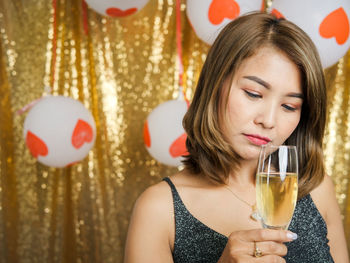 Portrait of a beautiful young woman with balloons