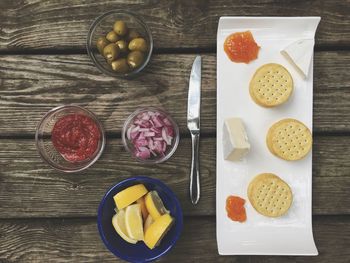 Directly above shot of food in plate on wooden table