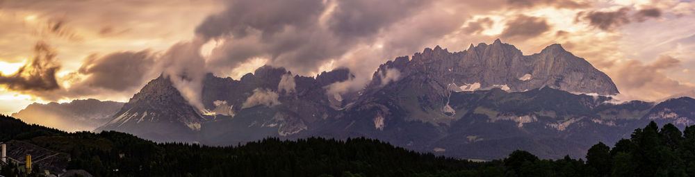 Wilder kaiser panorama in dramatic mood