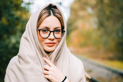 Portrait of young woman wearing eyeglasses