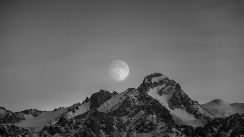 Moonrise over the mountains 