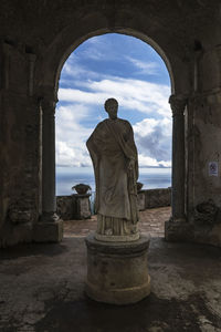 Statue against sky