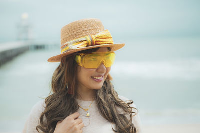 Portrait of smiling young woman wearing hat