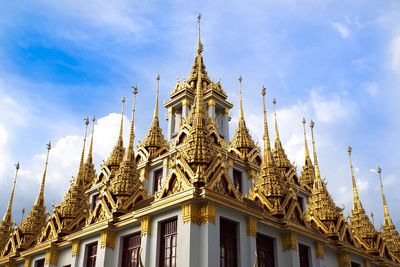 Wat ratchanadda is one of the most popular temple where tourist who traveling in bangkok.