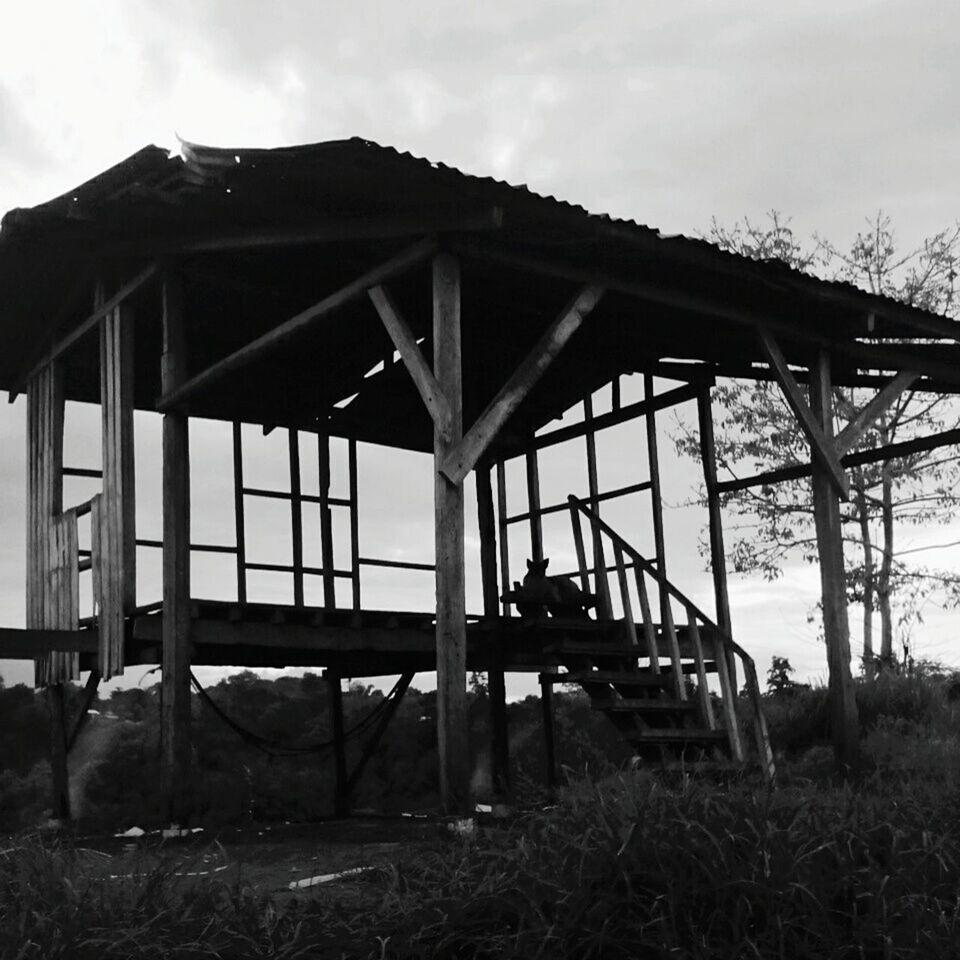 VIEW OF BUILT STRUCTURE AGAINST SKY