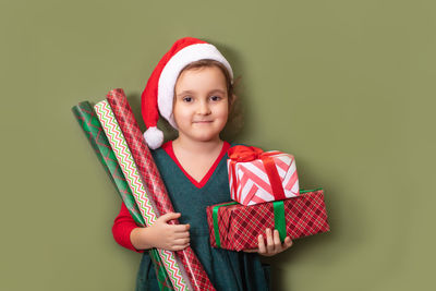 Portrait of smiling young woman holding gift