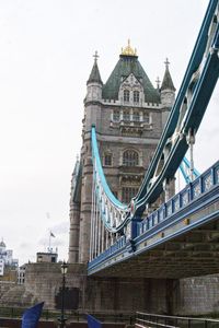 Bottom right side view of london bridge