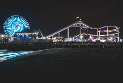 Illuminated ferris wheel at night