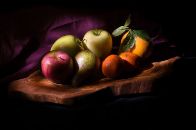 Close-up of apples in basket