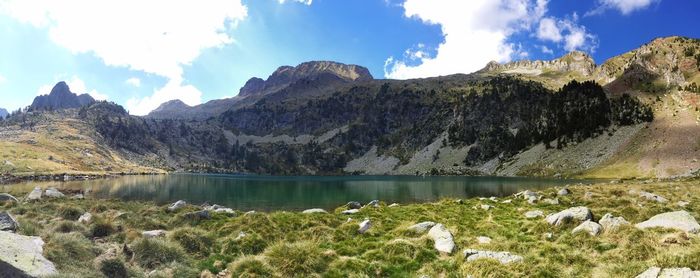 Panoramic view of lake and mountains against sky