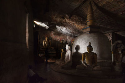 Dambulla cave temple - sri lanka 