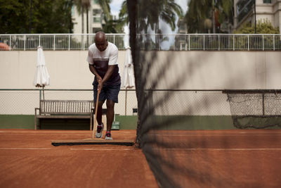 Tennis court cleaner