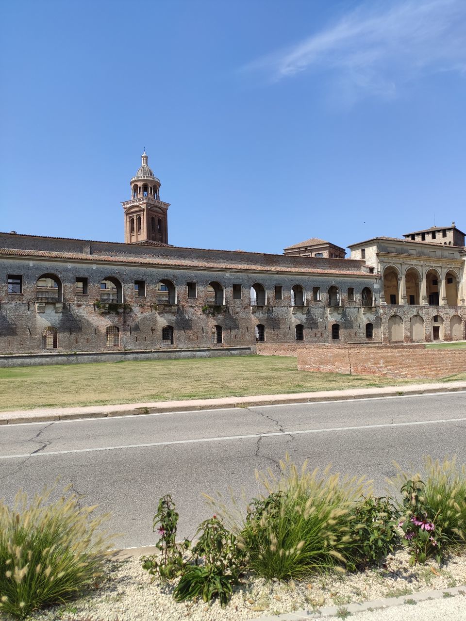 VIEW OF HISTORICAL BUILDING AGAINST SKY