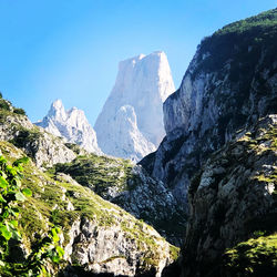 Picu urriellu. scenic view of mountains against sky