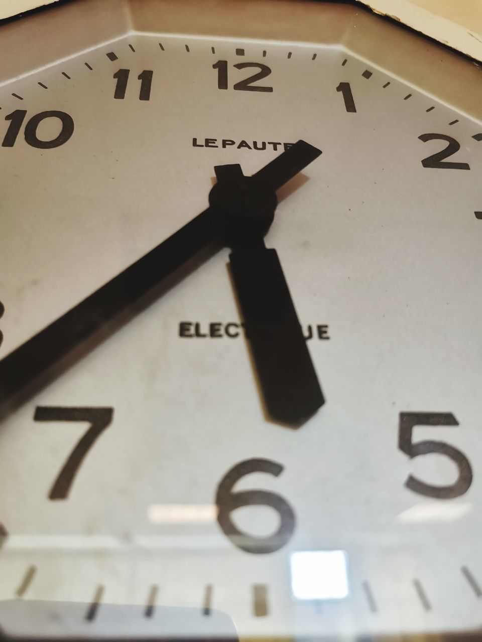 FULL FRAME SHOT OF CLOCK ON WALL