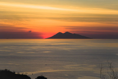 Firing sunset over pacific ocean in komodo tropical island, indonesia