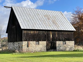 barn