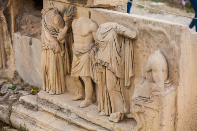 Statue of statues in temple