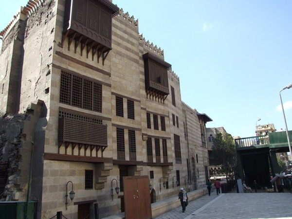 LOW ANGLE VIEW OF BUILDINGS AGAINST CLEAR SKY