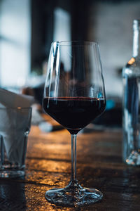 Red wine in glass on table