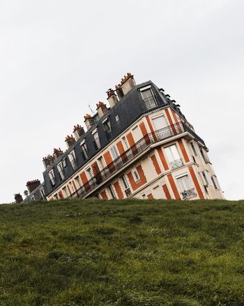 LOW ANGLE VIEW OF RESIDENTIAL BUILDINGS AGAINST SKY