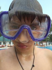 Portrait of man wearing sunglasses at swimming pool