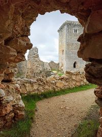 Old ruin building against sky