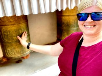 Portrait of smiling woman wearing sunglasses