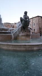 Statue of fountain in front of building