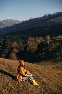 Young woman sitting on mountain