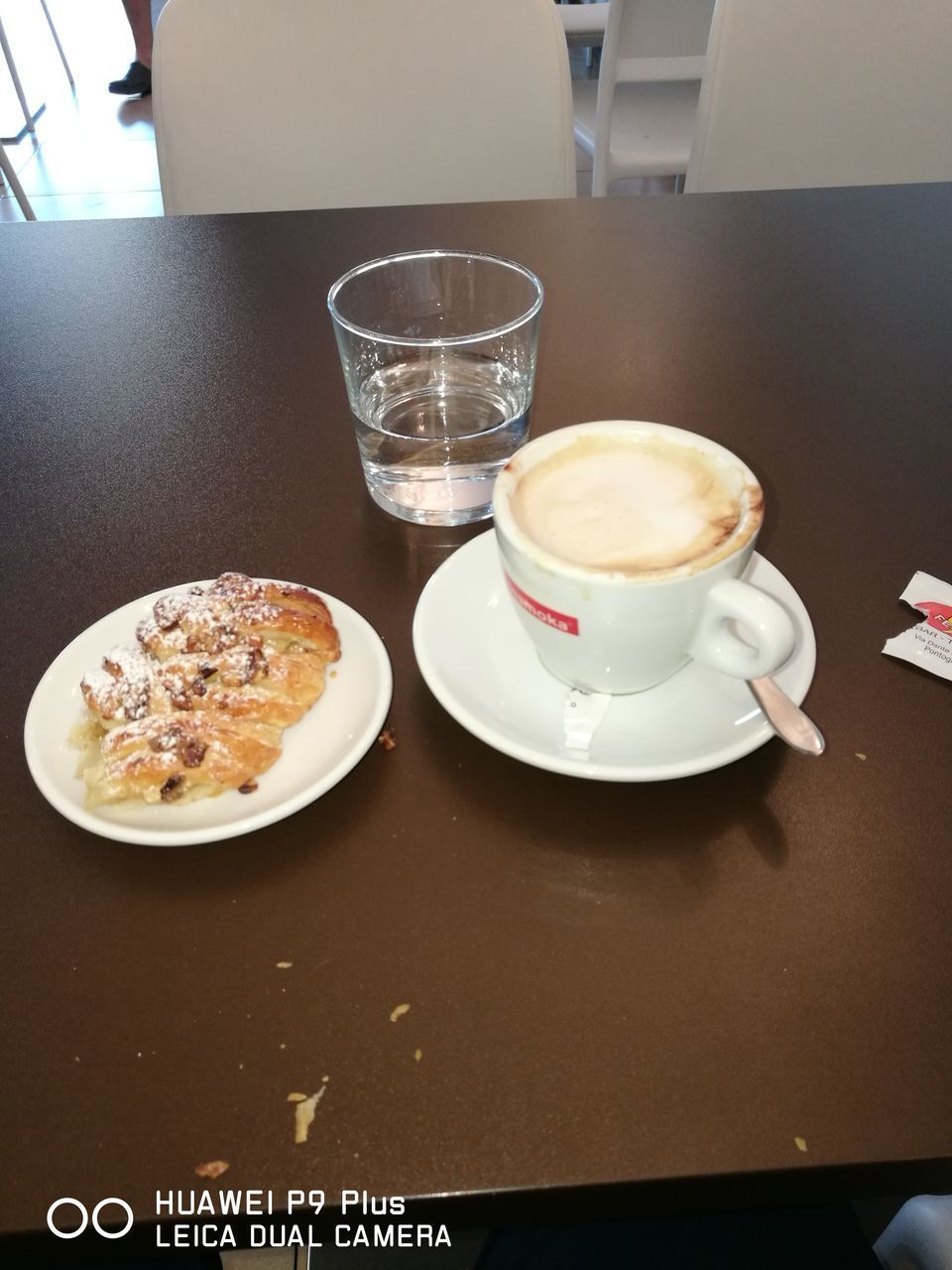 HIGH ANGLE VIEW OF TEA AND DRINK ON TABLE