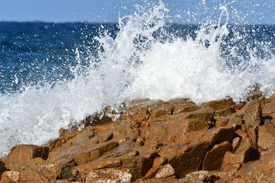 Waves splashing on rocks