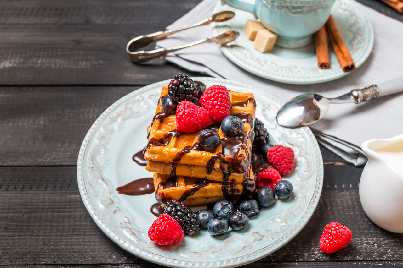 HIGH ANGLE VIEW OF BREAKFAST SERVED ON TABLE