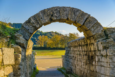 View of old ruin building against sky