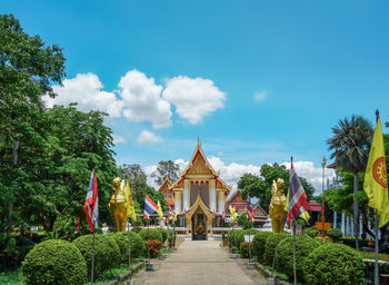 Wat phai lom in ka kret island.