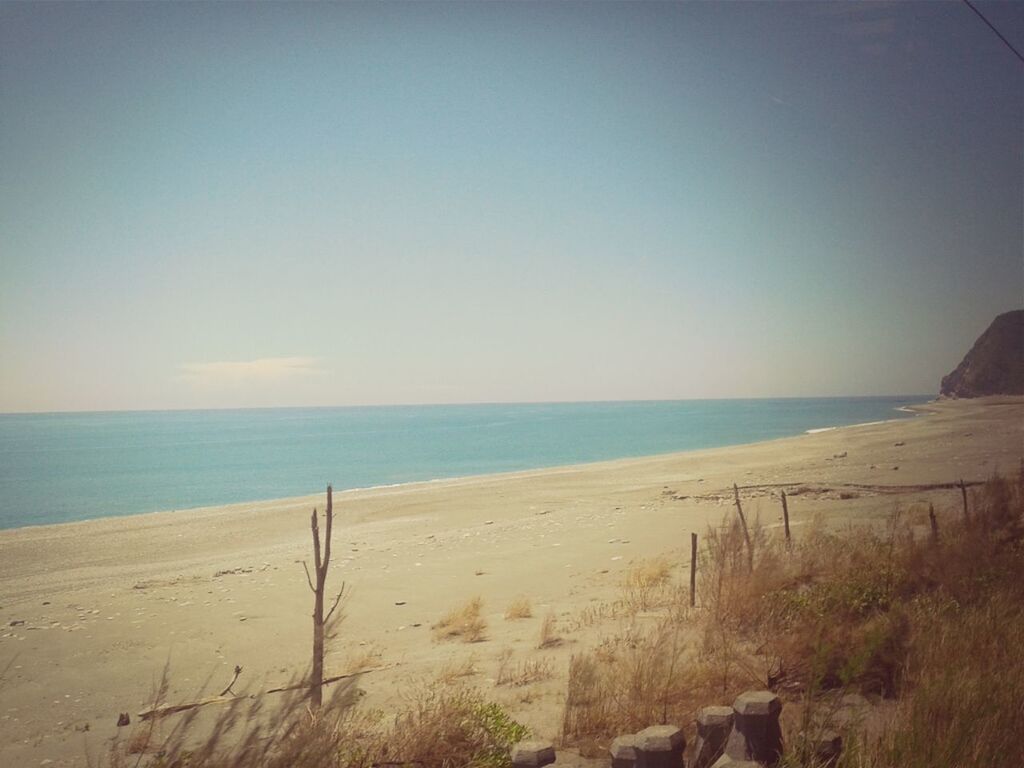 horizon over water, sea, tranquil scene, tranquility, beach, water, scenics, shore, beauty in nature, nature, clear sky, copy space, sand, sky, idyllic, remote, calm, wood - material, non-urban scene, outdoors