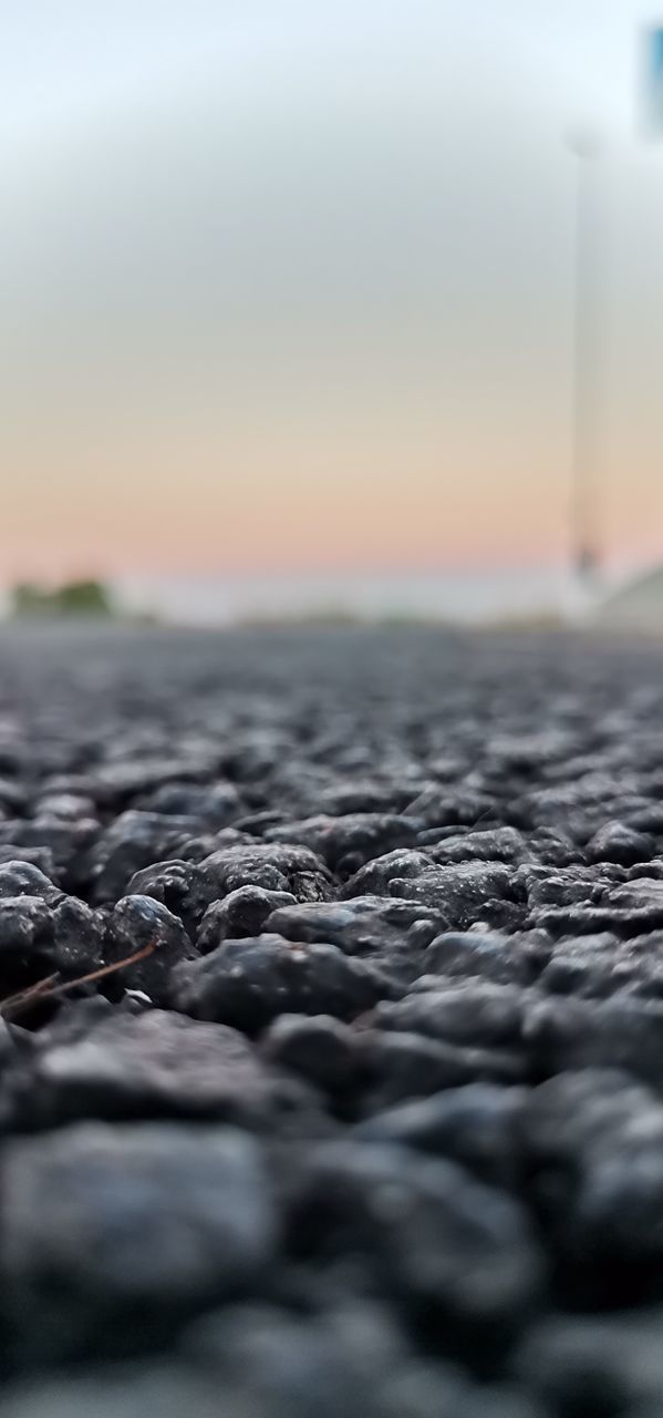 SURFACE LEVEL OF ROCKS ON SHORE