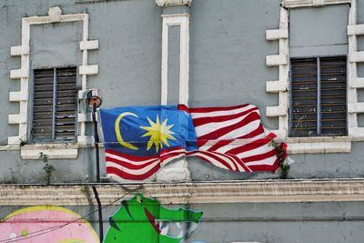 Graffiti on wall of building